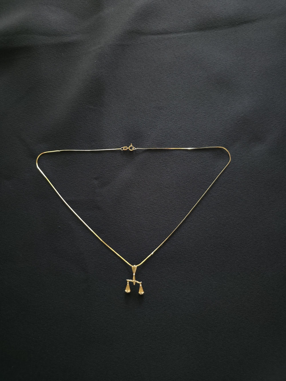 14K Gold Libra Scales of Justice Pendant Necklace 16" Box Chain Estate - Picture 12 of 13
